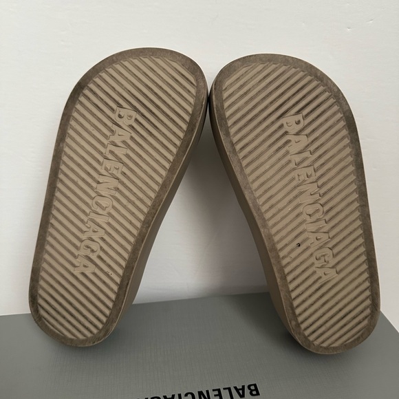 Balenciaga chunky slides- taupe - Picture 7 of 10